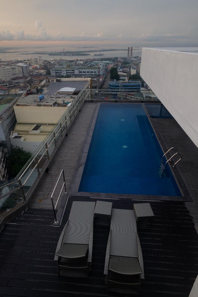 One Central Hotel & Suites Cebu Ngoại thất bức ảnh